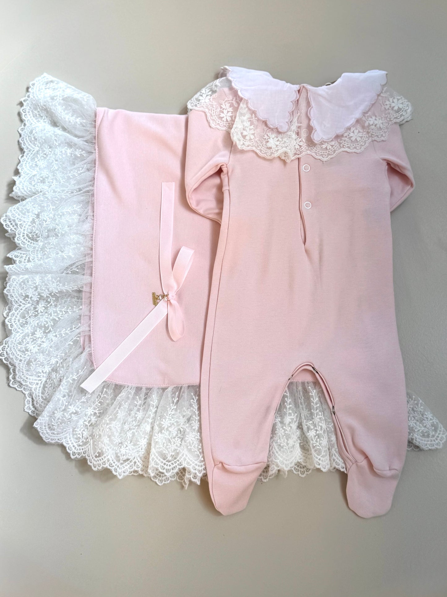 Saída de Maternidade Luxo Algodão Rosa Gola Bordada Manta Rendada - Roana