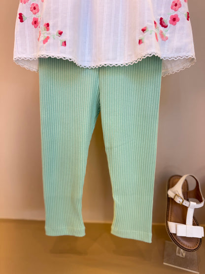 Conjunto Bebê Bata Cambraia Algodão Flores e Renda com Calça Legging  - Um Mais Um
