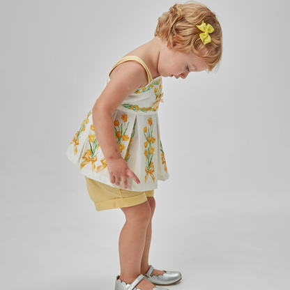 Conjunto Bebê Bata Flores e Shorts Amarelo - Um Mais Um PRÉ-VENDA