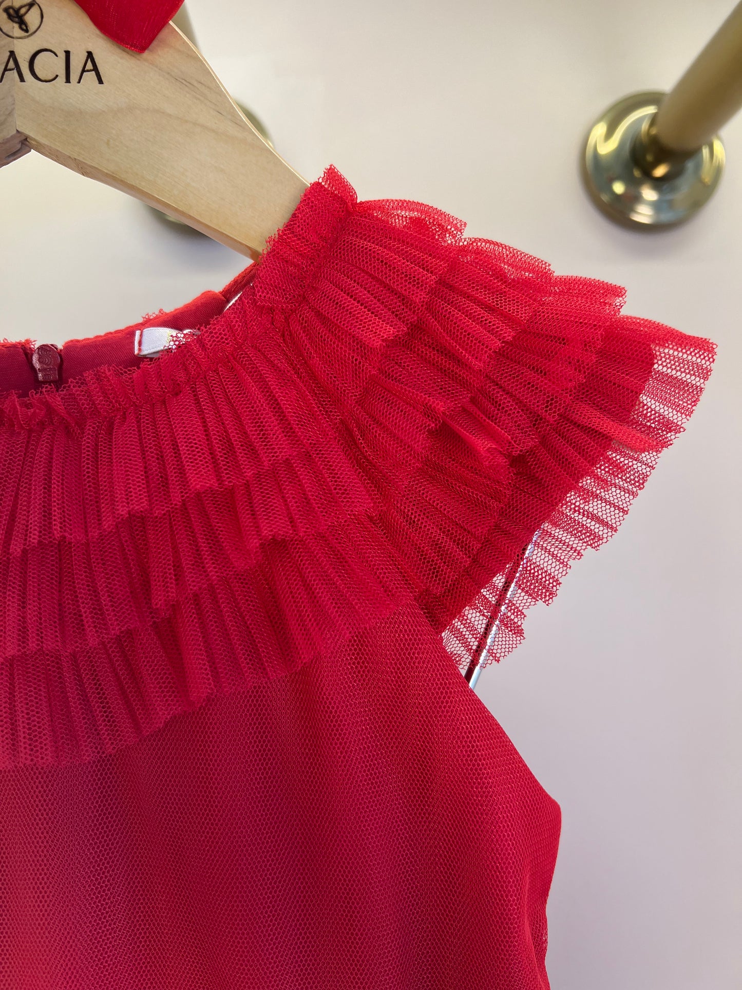 Vestido Infantil Tule Vermelho Gola Babados e Laço Cintura - Petit Cherie