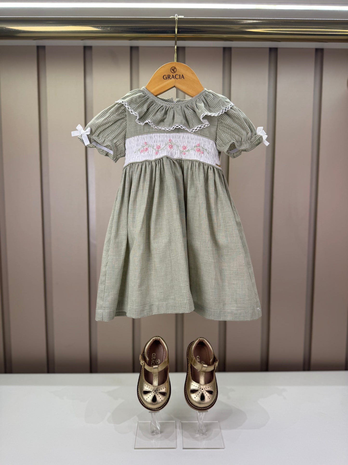 Vestido Infantil Clássico Luxo Rococo Verde Busto Bordado - Roana