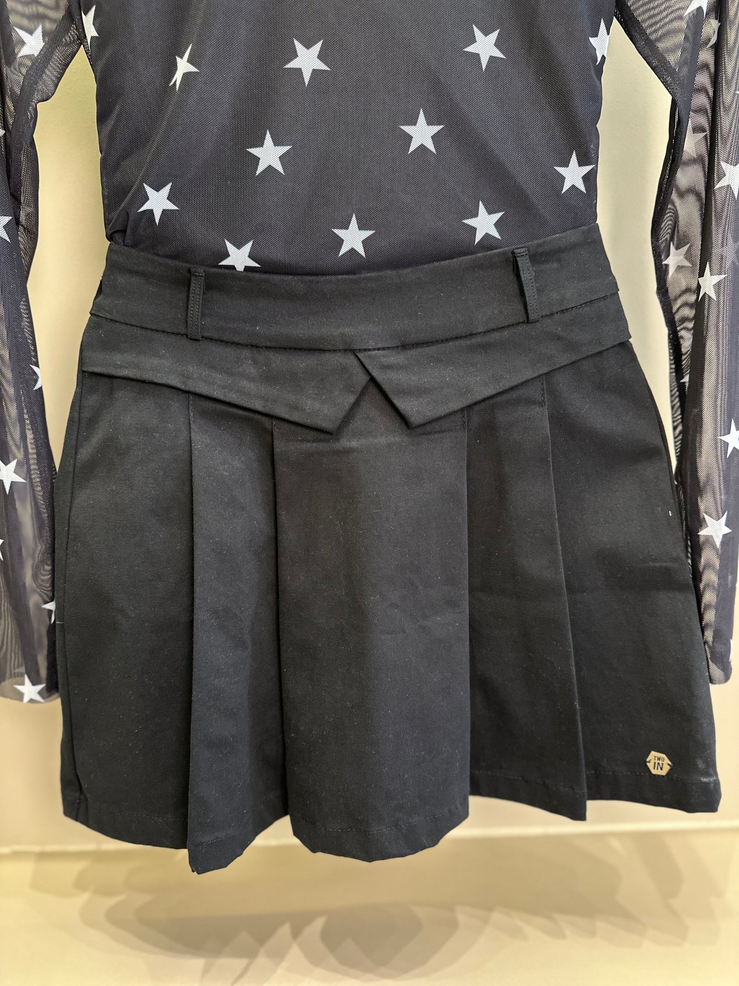 Conjunto Teen Blusa ML Tule Estrelas e Saia Sarja com Pregas Preta - Two In