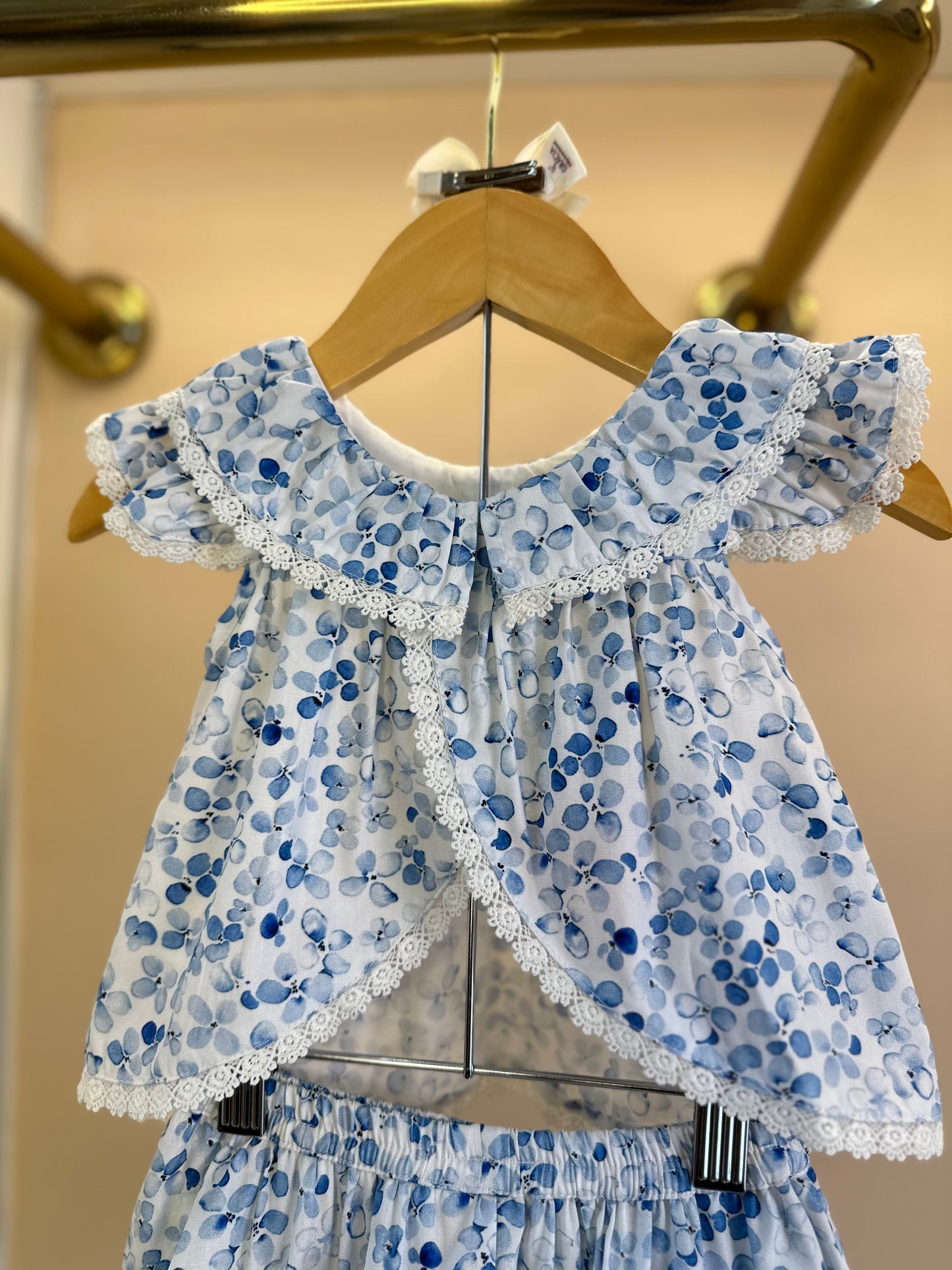 Conjunto Bebê Bata e Calcinha Fofa Babados Estampa Florzinhas Azul - Um Mais Um