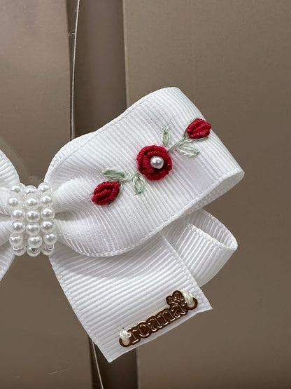 Laço Bebê Pérolas Flores Bordadas Vermelhas - Roana