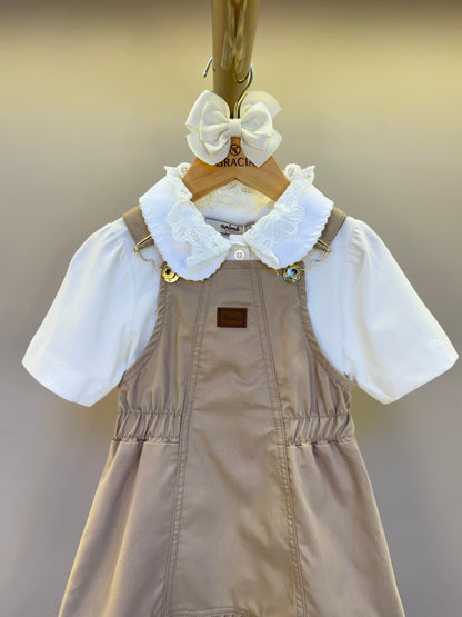 Salopete Infantil Sarja Bege com Camisa Gola Rendada Off White - Animê Petite