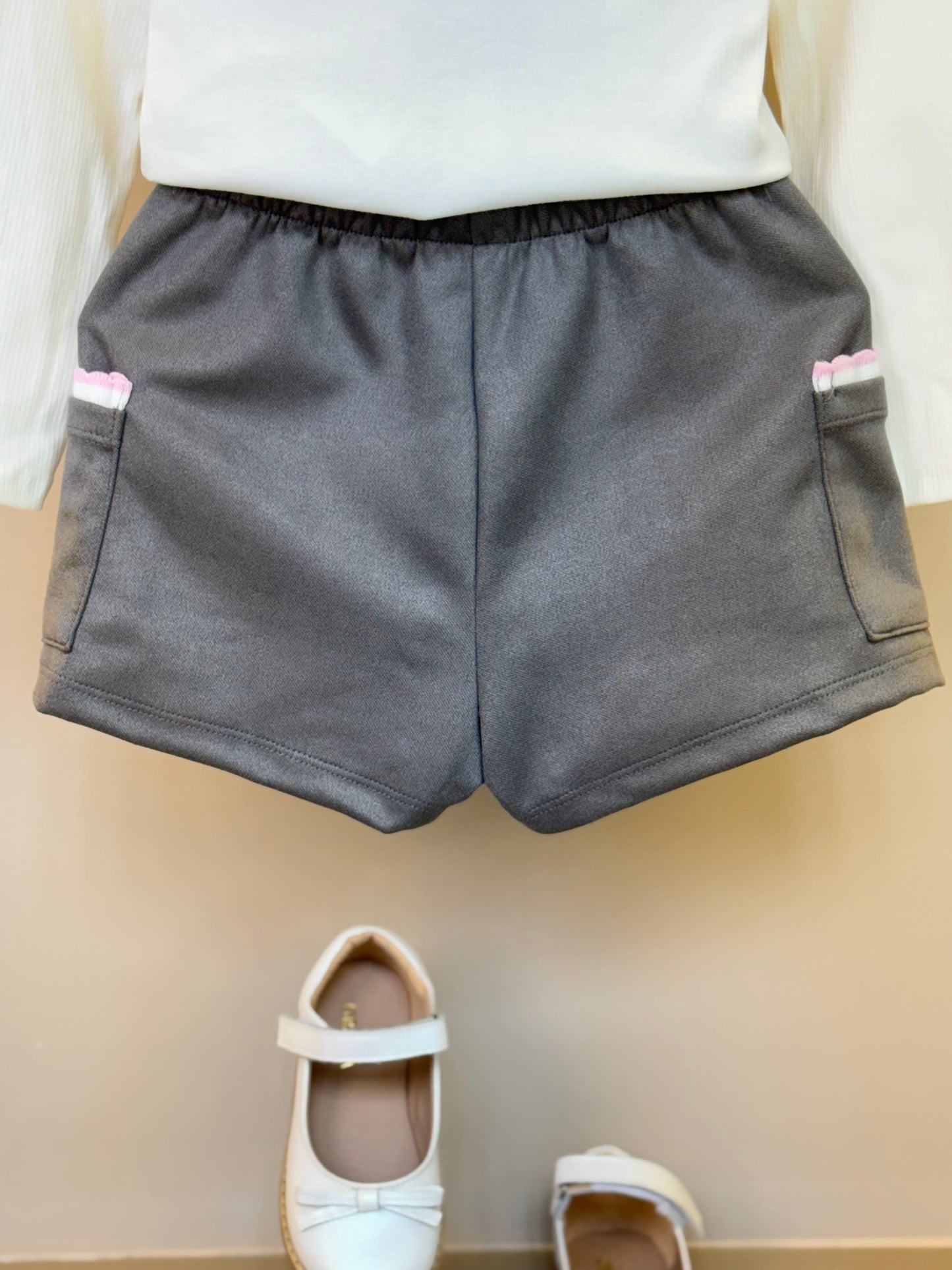 Conjunto Infantil Blusa ML Essential Things e Shorts Cinza Claro - Infanti