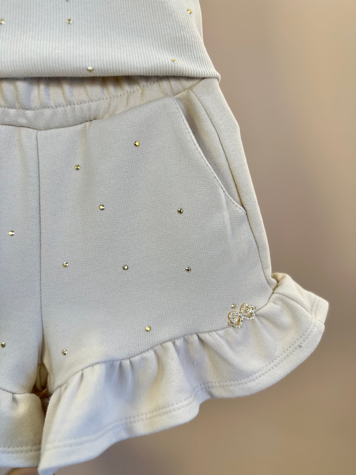 Conjunto Infantil Regata Infinito e Shorts Moletom Babadinho Strass Bege - Luluzinha