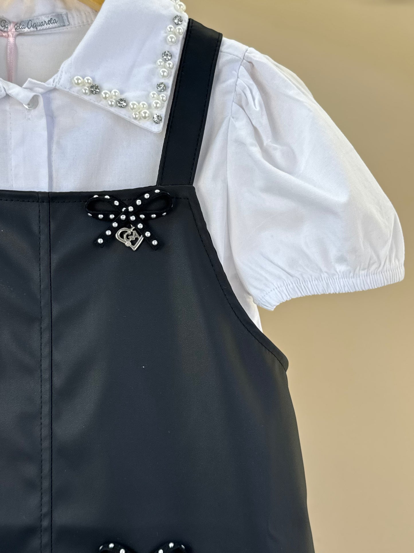 Conjunto Infantil Camisa Branca Gola Cristais e Salopete Like Leather Preta - Gabriela Aquarela
