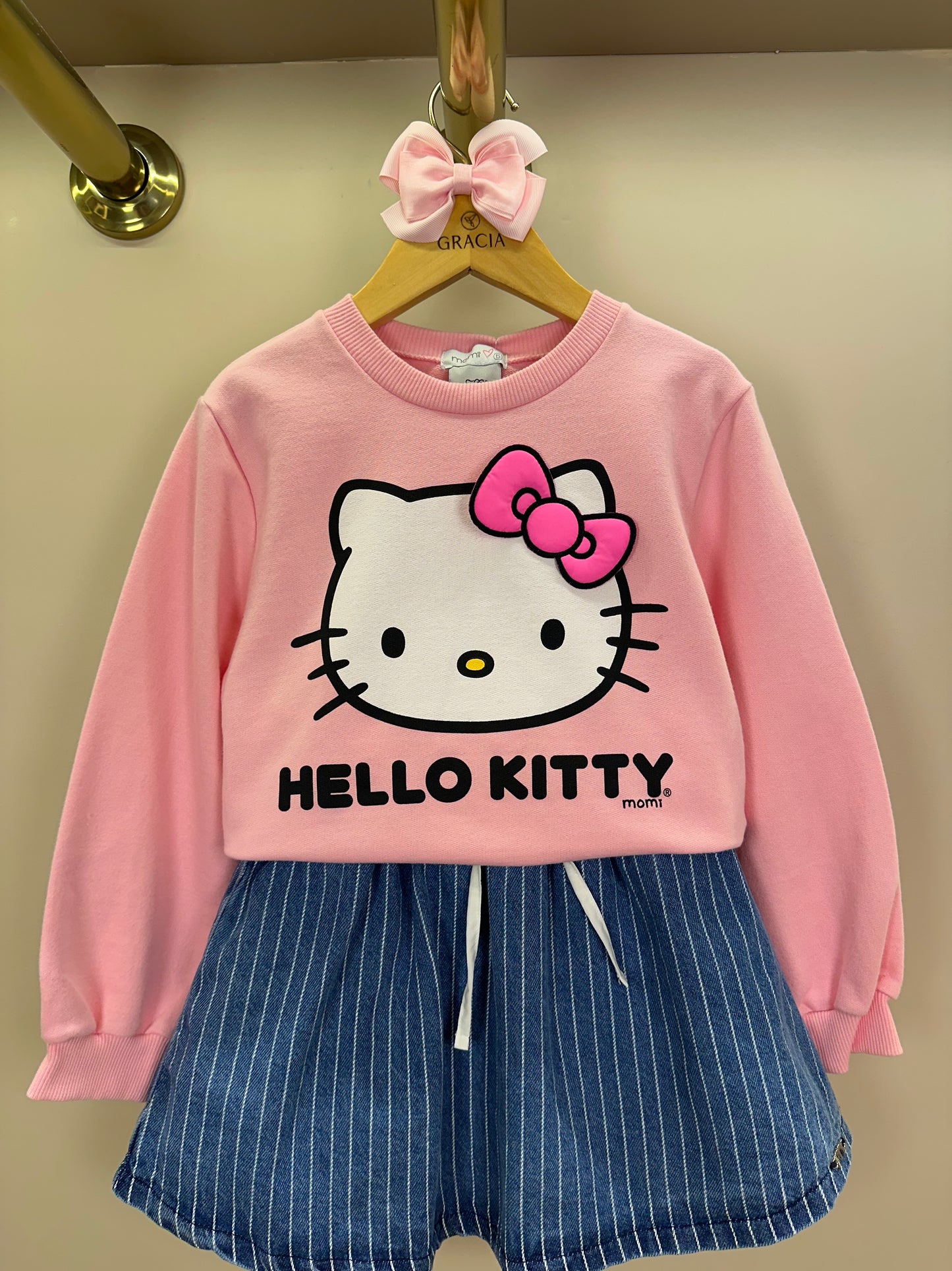 Conjunto Infantil Feminino Conjunto Infantil Casaco Moletom Hello Kitty Rosa Blossom com Saia Jeans Listrada Cós Duplo Branco - Momi