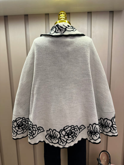 Conjunto Infantil Poncho Conceito Cru e Flores e Laço Preto e Calça Essentials Couro Tech Preta - Animê