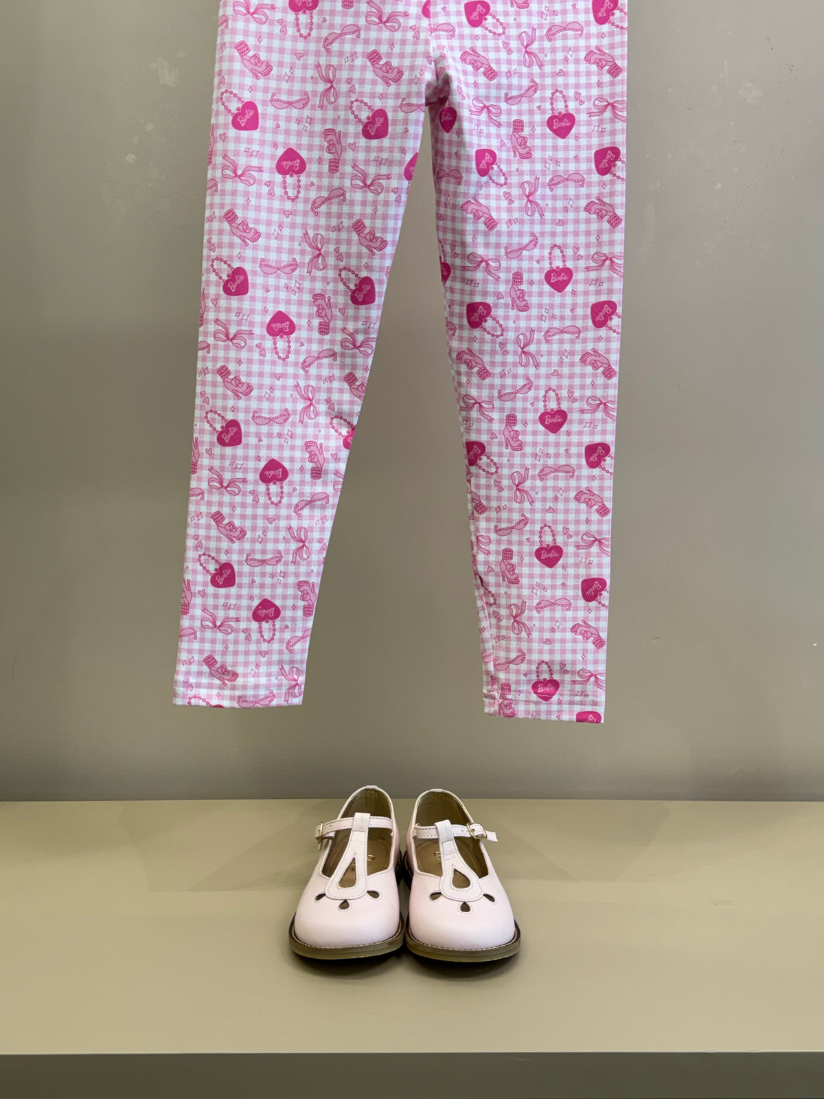 Conjunto Infantil Blusa Barbie Strass Branca e Calça Legging Barbie Rosa Xadrez - Pituchinhus