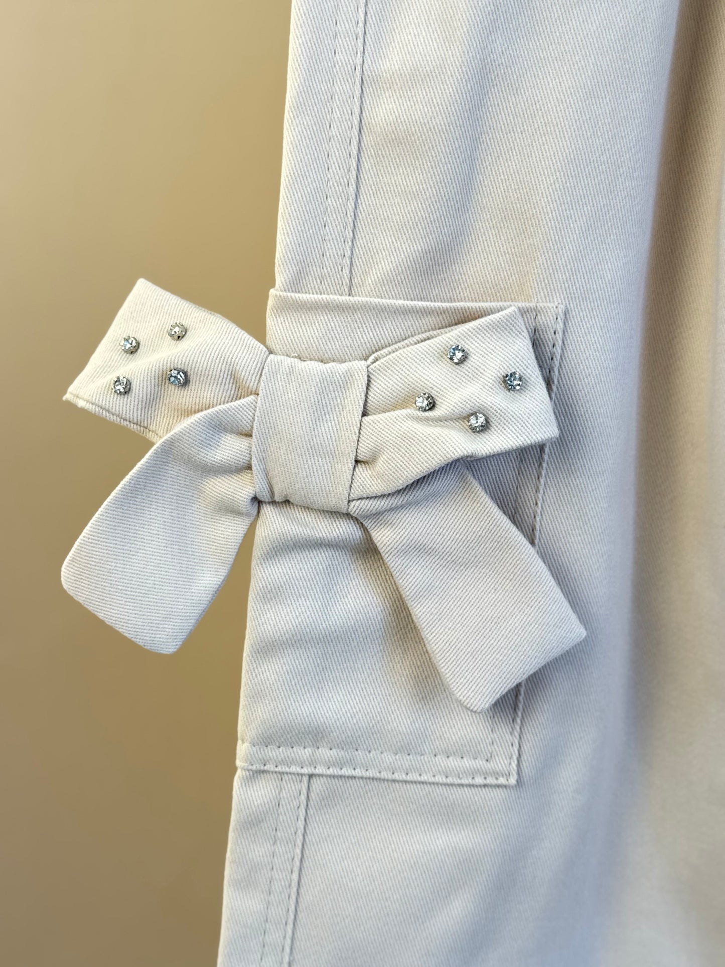 Calça Infantil Wide Leg Cargo Sarja Laços Bege - Gabriela Aquarela