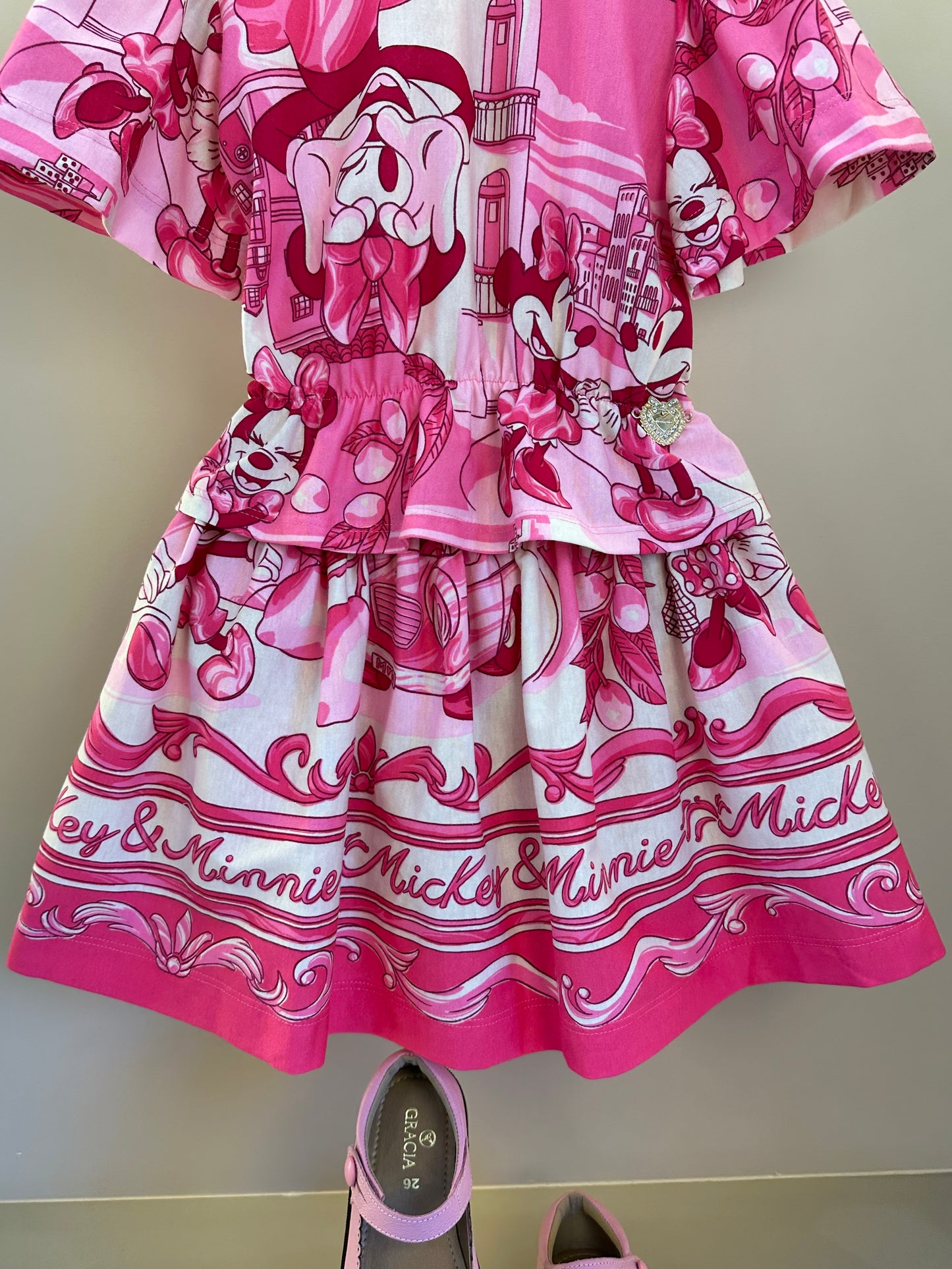 Conjunto Infantil  Blusa Minnie Mundo e Saia Minnie - Animê
