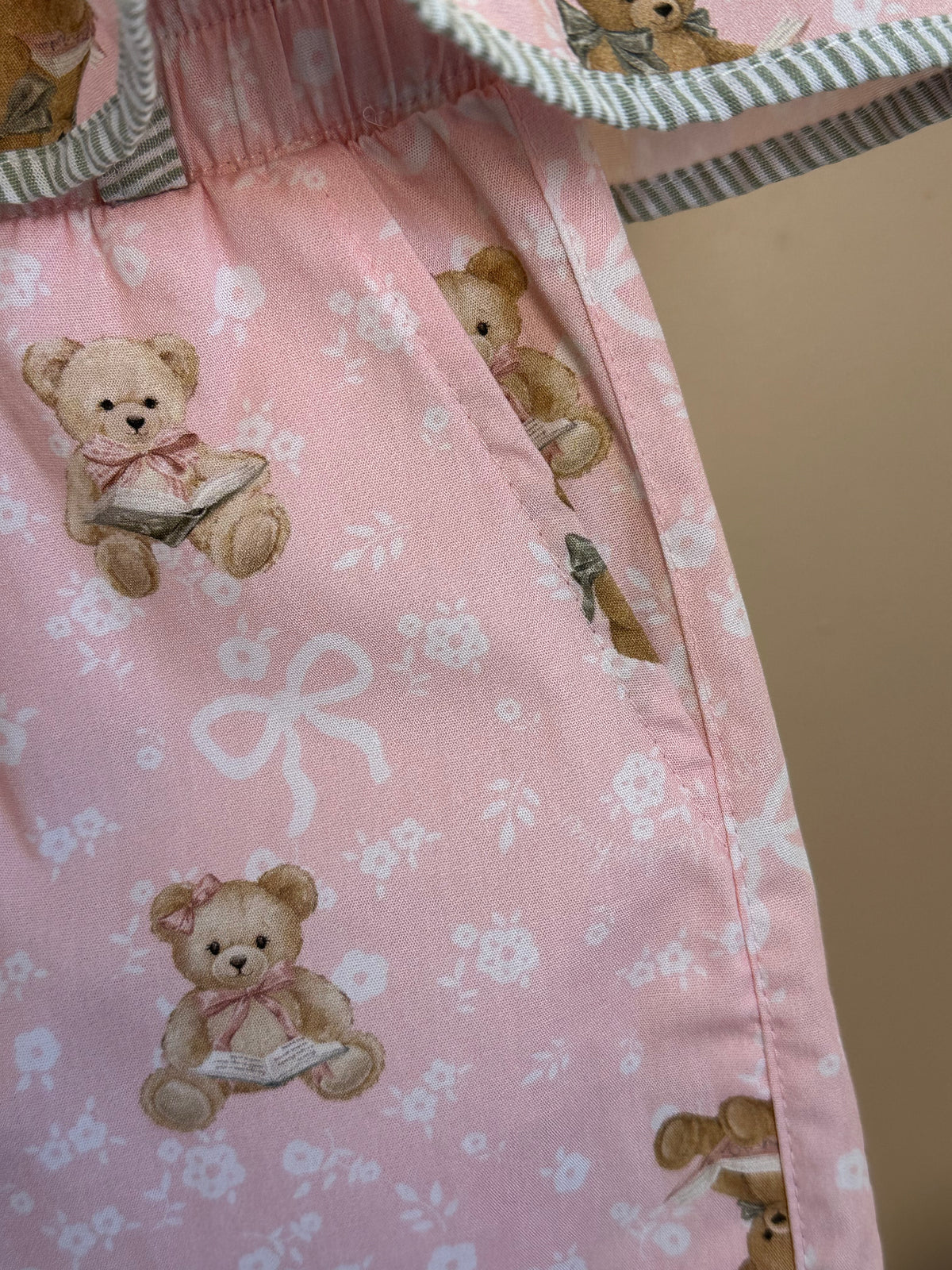 Conjunto Infantil Blusa Algodão Estampa Ursinhos Com Babados Lacinhos e Calça Pantacourt  - Pituchinhus