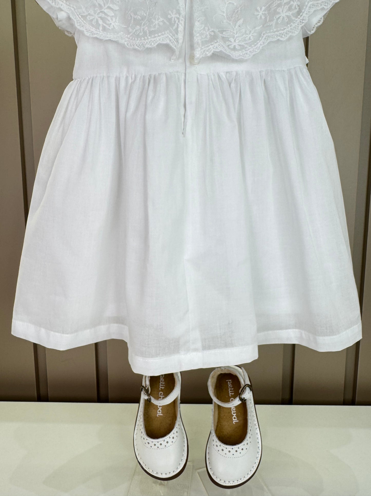 Vestido Bebê Algodão Gola Babados Bordada com Lacinhos Branco - Roana