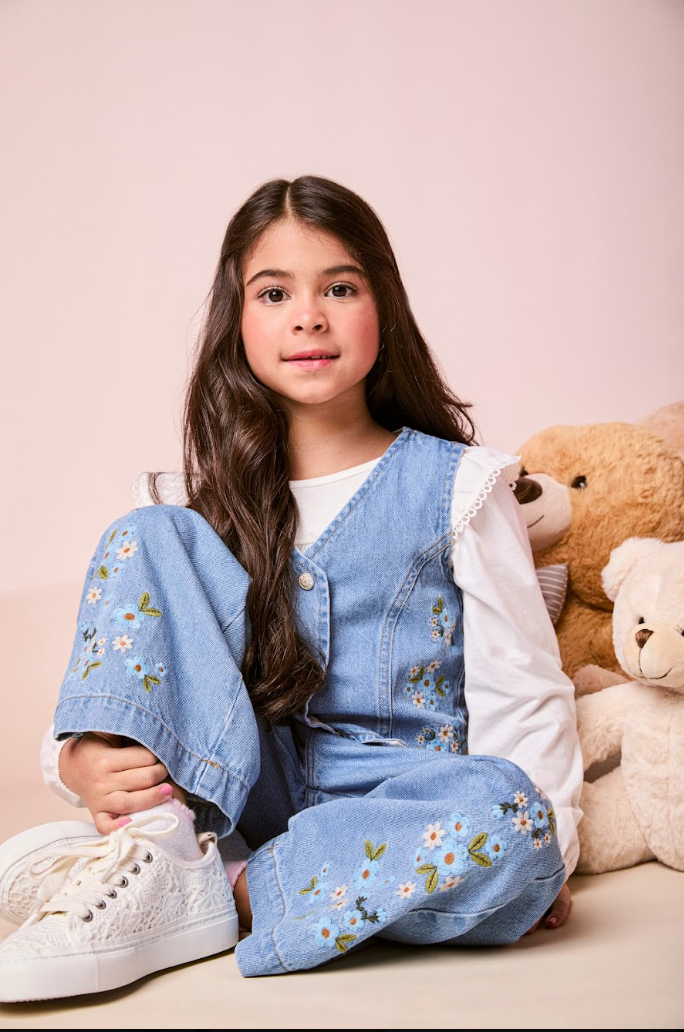Conjunto Infantil Colete Tricot Off White e Calça Jeans Bordada Flores - Momi