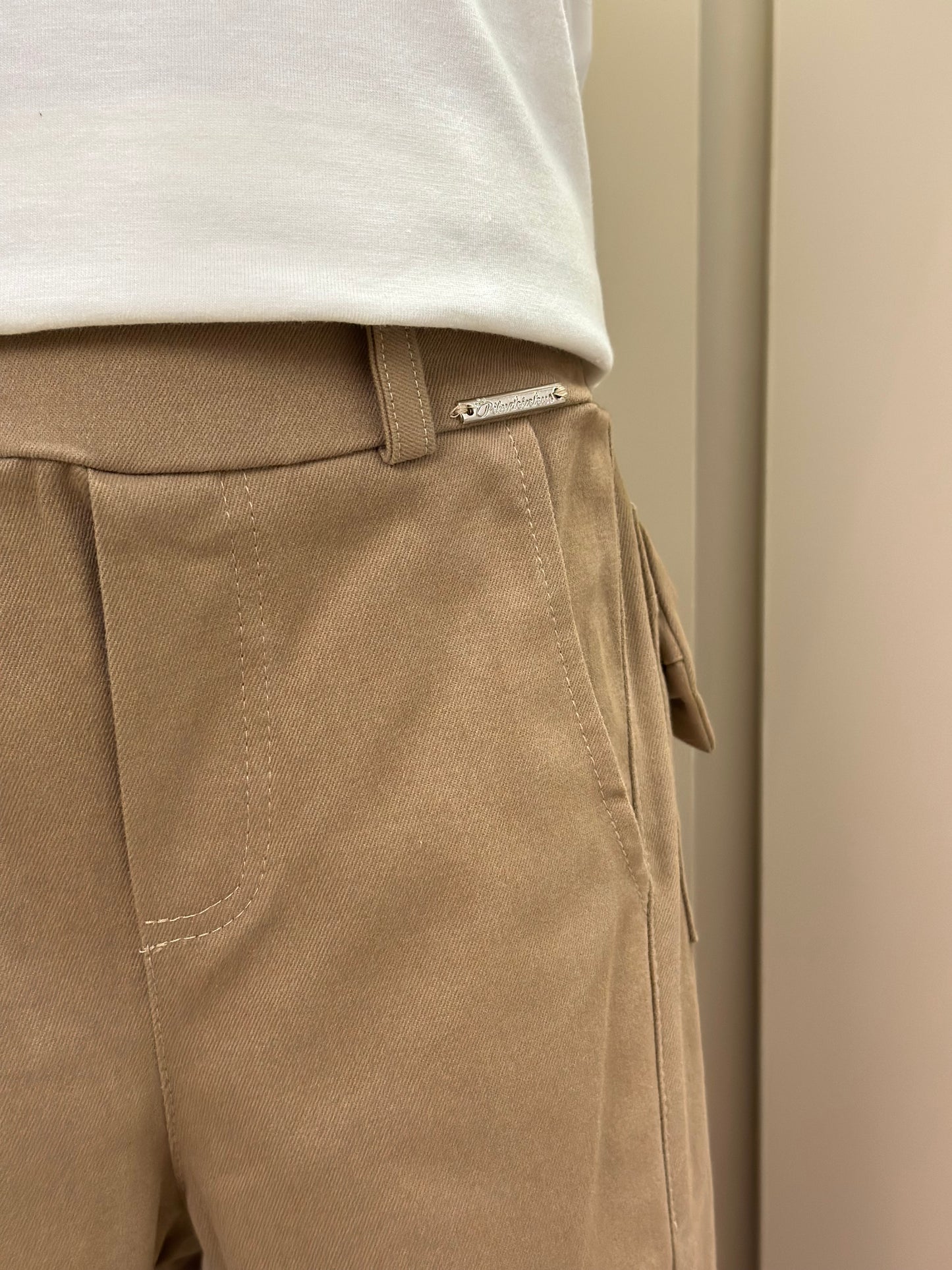 Conjunto Infantil Blusa Algodão Cotton Ursinha Colar Bordado e Calça Sarja Bolsos Laço Bege Escuro - Pituchinhus