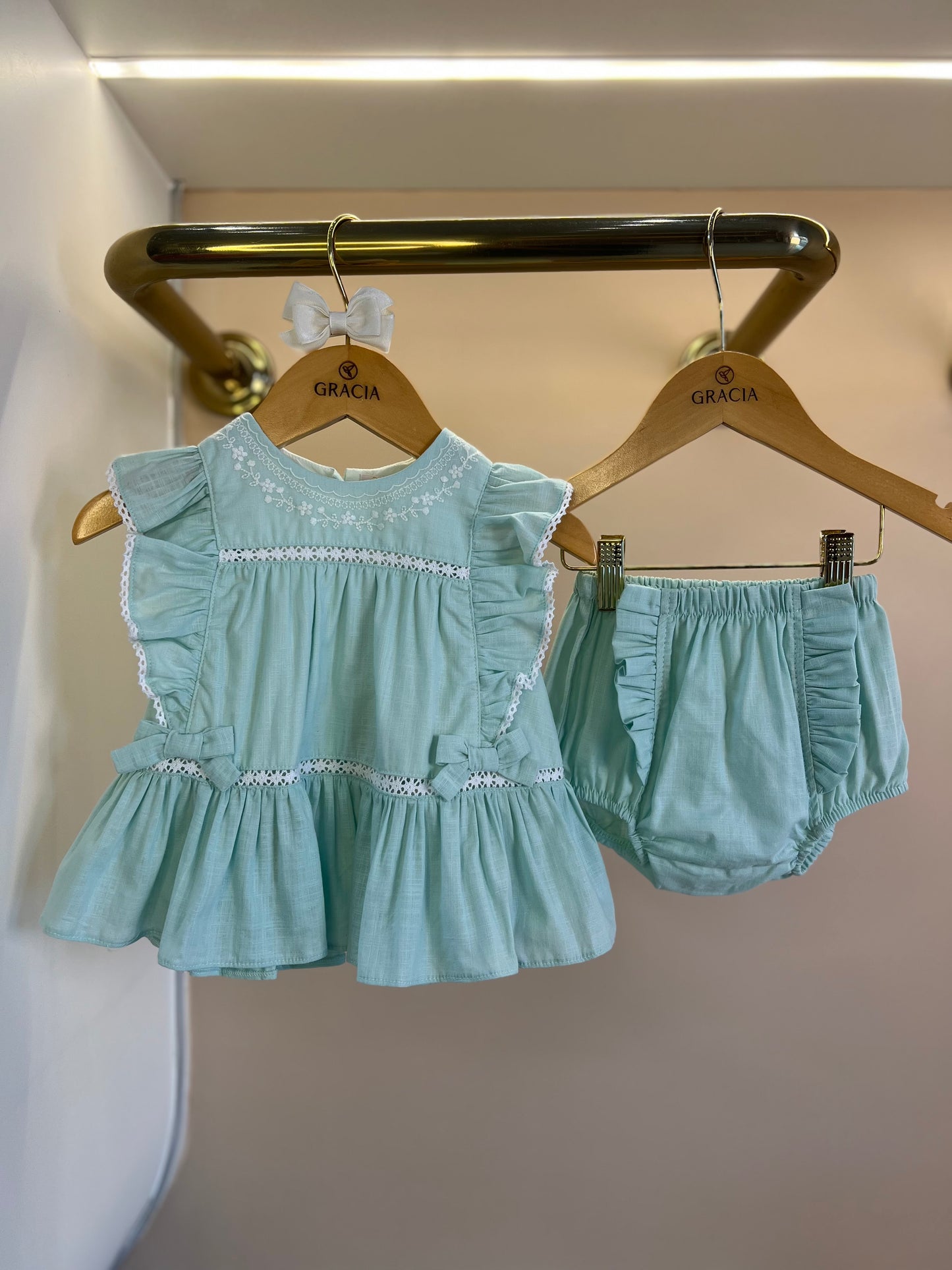 Conjunto Bebê Algodão Bata Bordada e Calcinha Verde Claro - Petit Cherie