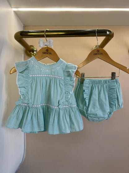 Conjunto Bebê Algodão Bata Bordada e Calcinha Verde Claro - Petit Cherie
