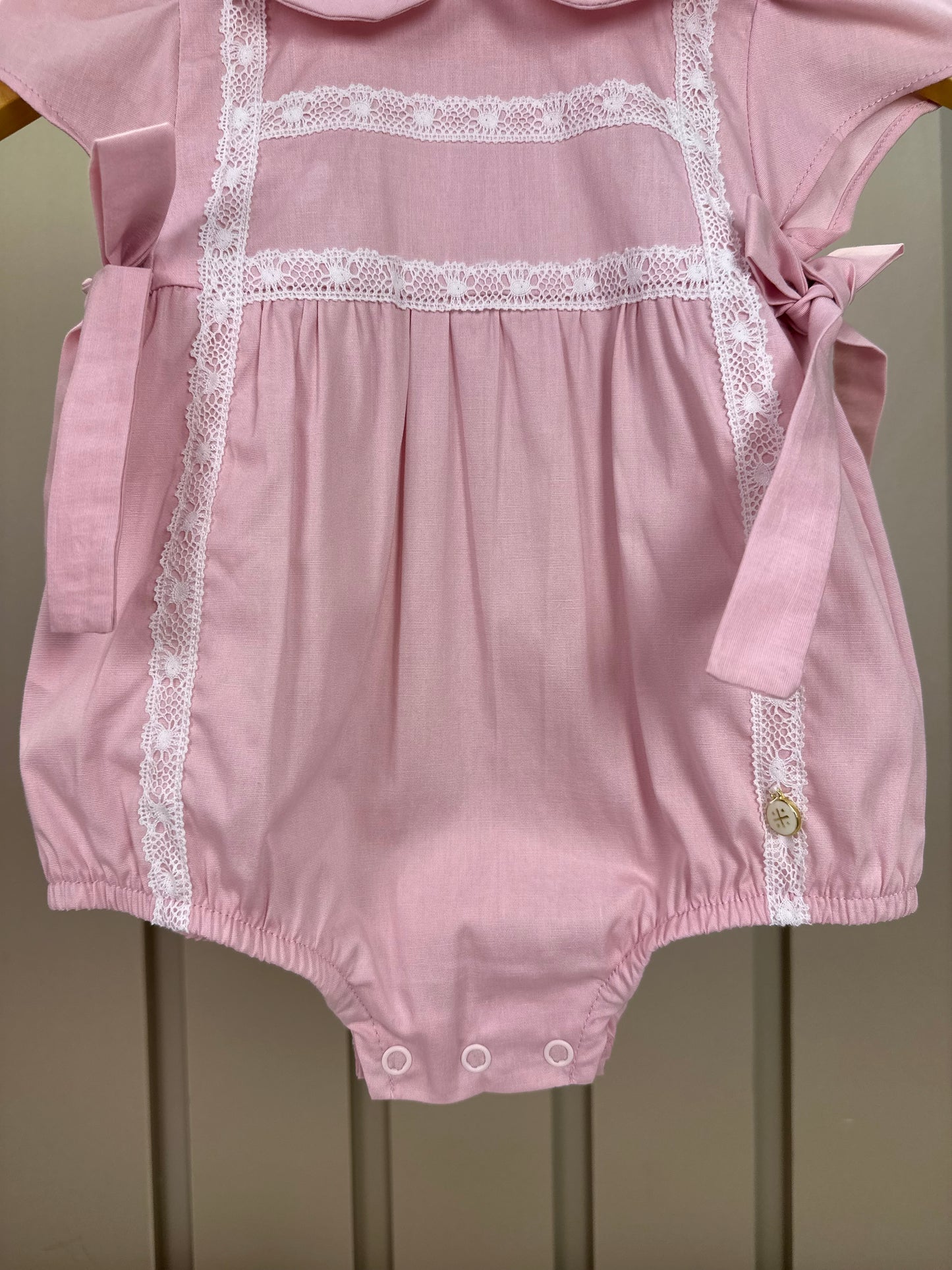 Romper Bebê Fofinho Algodão Manga Princesa Rendas Rosa Claro - Um Mais Um