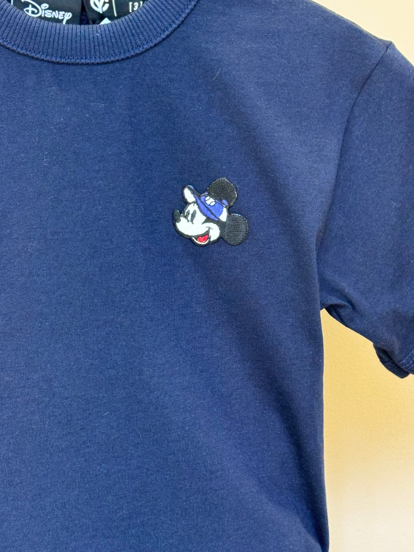 Conjunto Infantil Camiseta Marinho Mickey e Bermuda Bege - Youccie