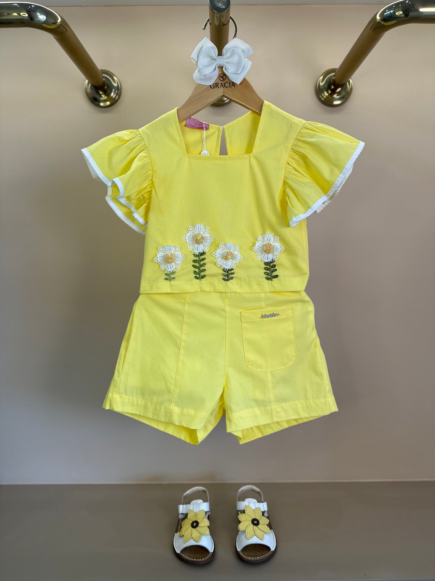 Conjunto Infantil Blusa Flores Bordadas e Shorts Amarelo - Luluzinha