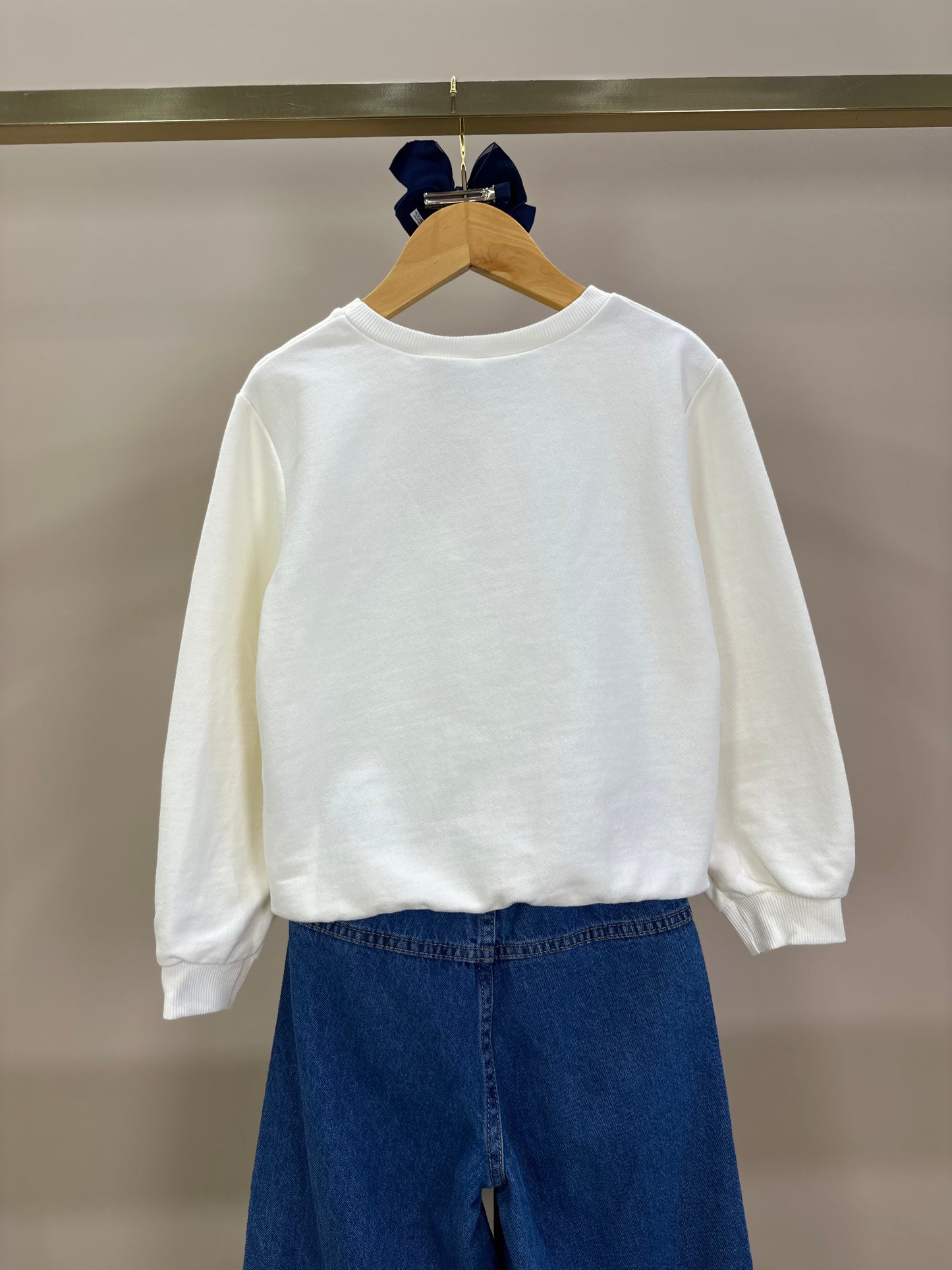 Conjunto Infantil Feminino Casaco Daisy Laço Off White com Calça Jeans Reta Laços Jeans Casual - Momi