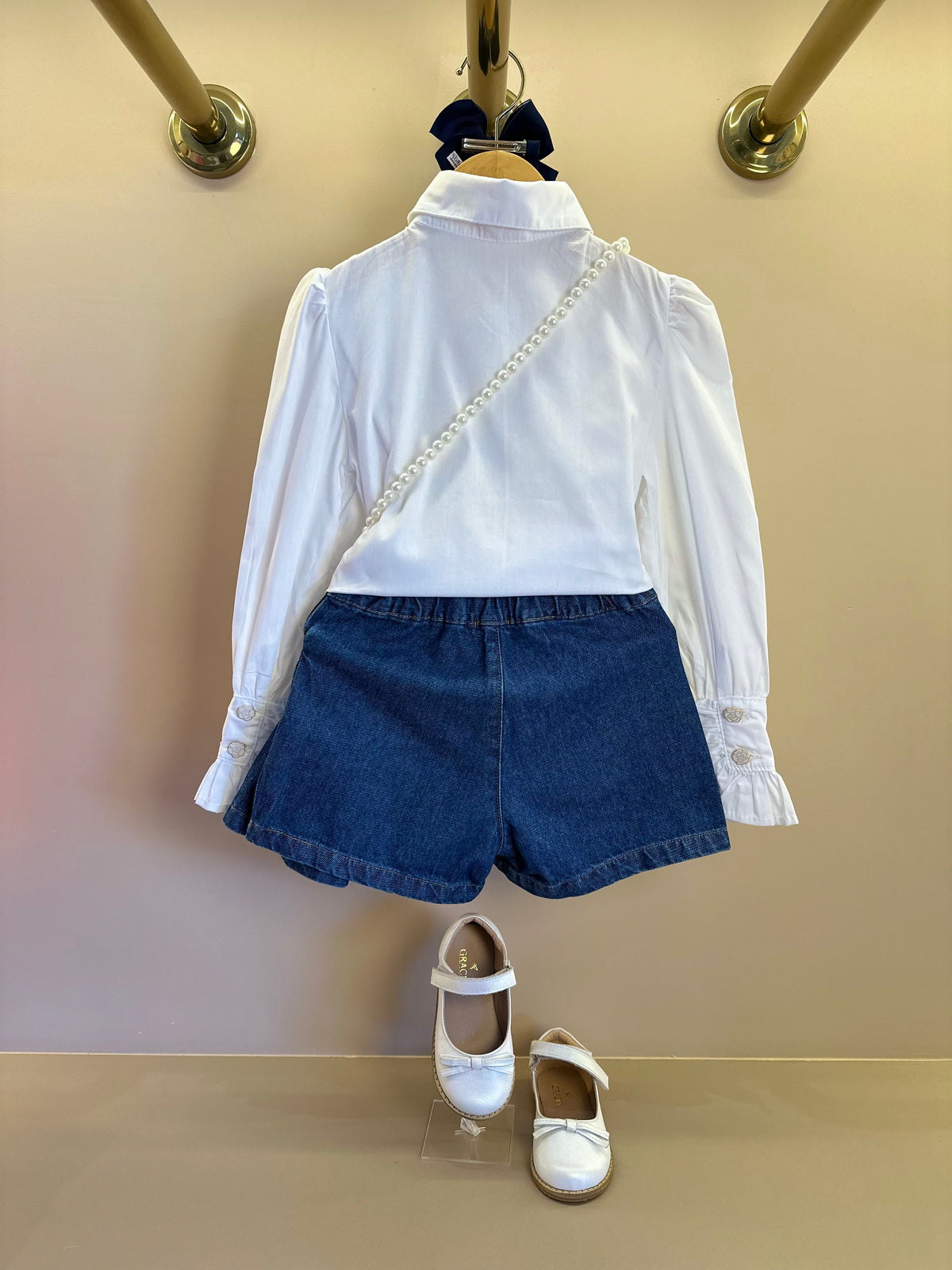 Conjunto Infantil Camisa Babadinhos Punho Pregas Branca e Saia  Jeans Pochete Laço Pérolas - Luluzinha