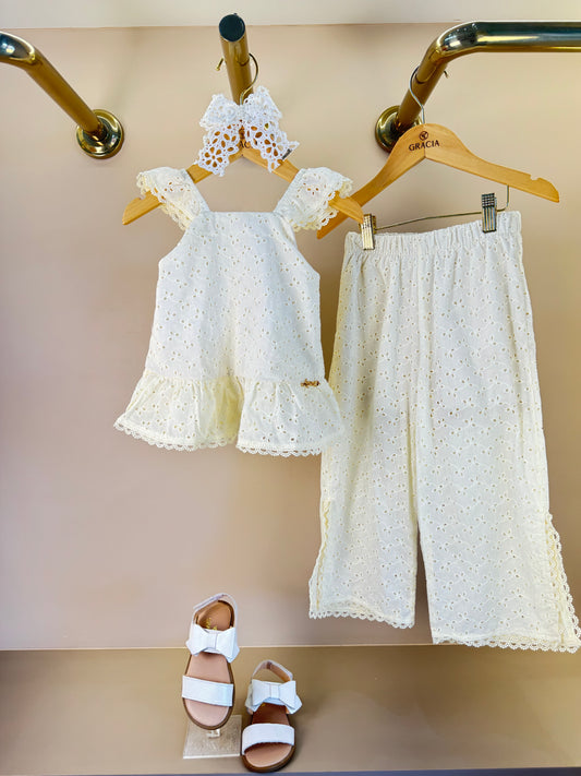 Conjunto Infantil Blusa e Calça em Laise Bordado - Animê
