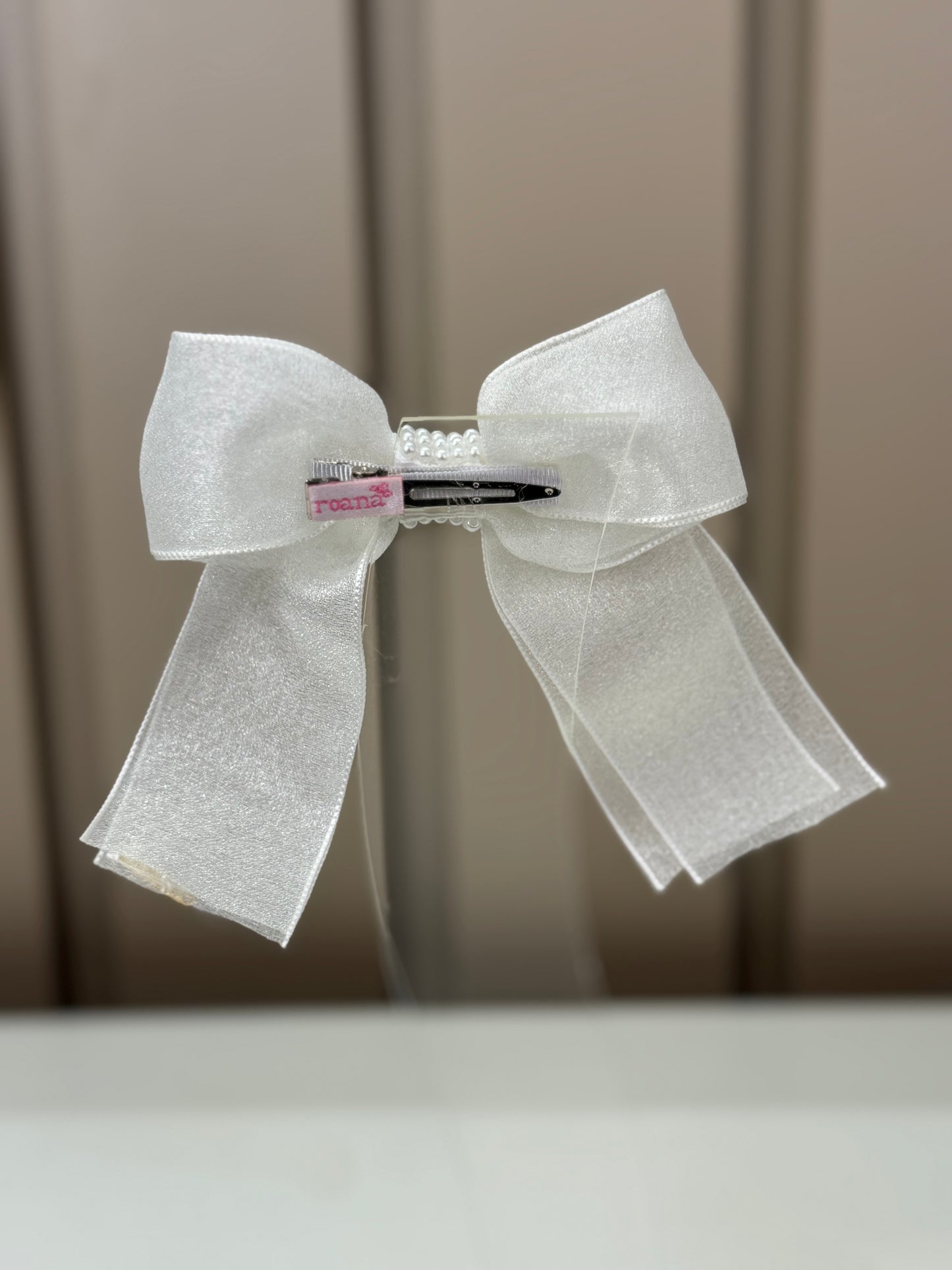 Laço Infantil Organza Branco Miolo Pérolas - Roana