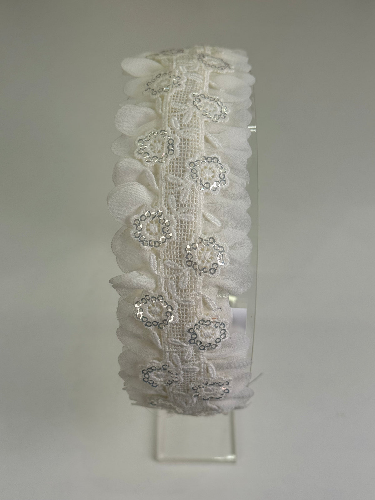 Tiara Infantil Bordado Paetês Off White - Petit Cherie