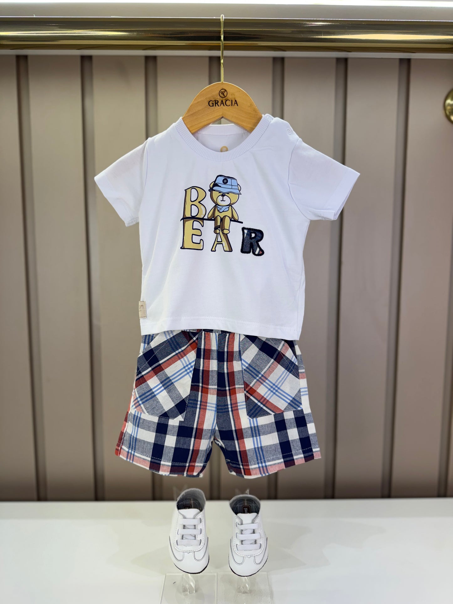 Conjunto Bebê Camiseta-Body Bear e Bermuda Xadrez Azul - Um Mais Um