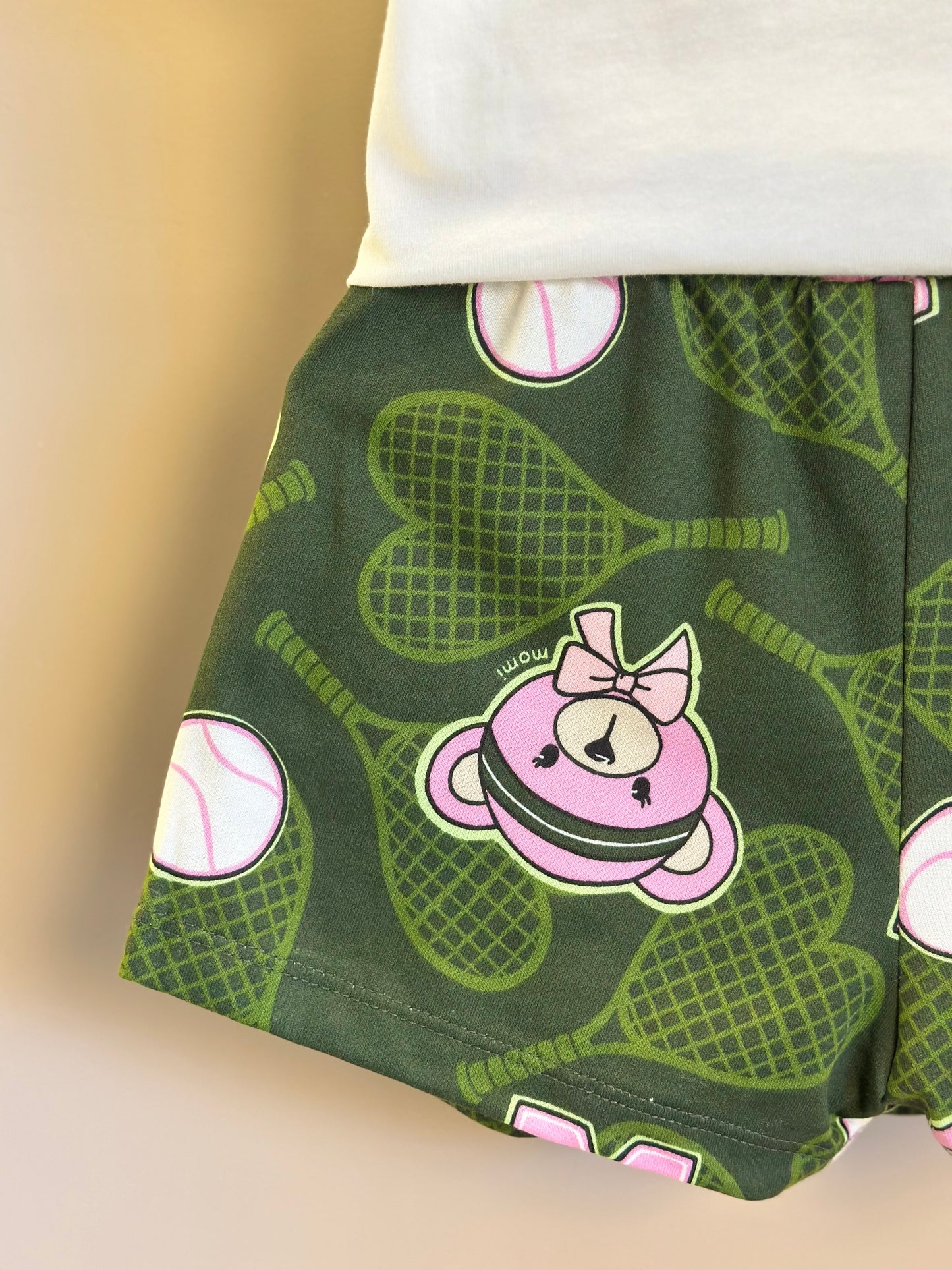 Conjunto Infantil Blusa Champion Tennis Club Pérola e Shorts Verde Musgo - Momi Mini