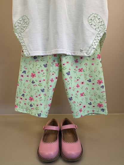 Conjunto Infantil Blusa Bordado Pérolas e Shorts Legging Verde Estampado - Petit Cherie