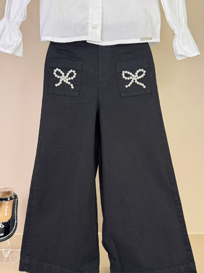Conjunto Infantil Camisa Mini Laço Veludo e Calça Sarja Reta Laços Bordados Bolsos Preta - Pituchinhus