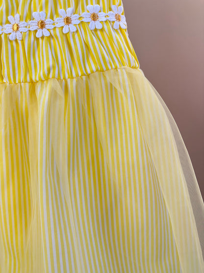 Vestido Listrado Com Tule e Aplicação de Flores - Momi