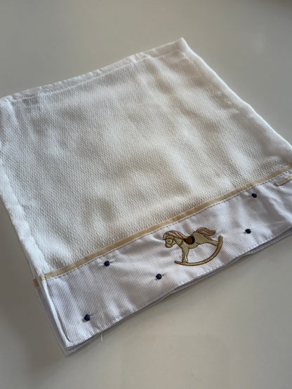 Kit 3 Fraldinhas Boca Bebê Luxo Bordadas Bege Cavalinhos - Roana