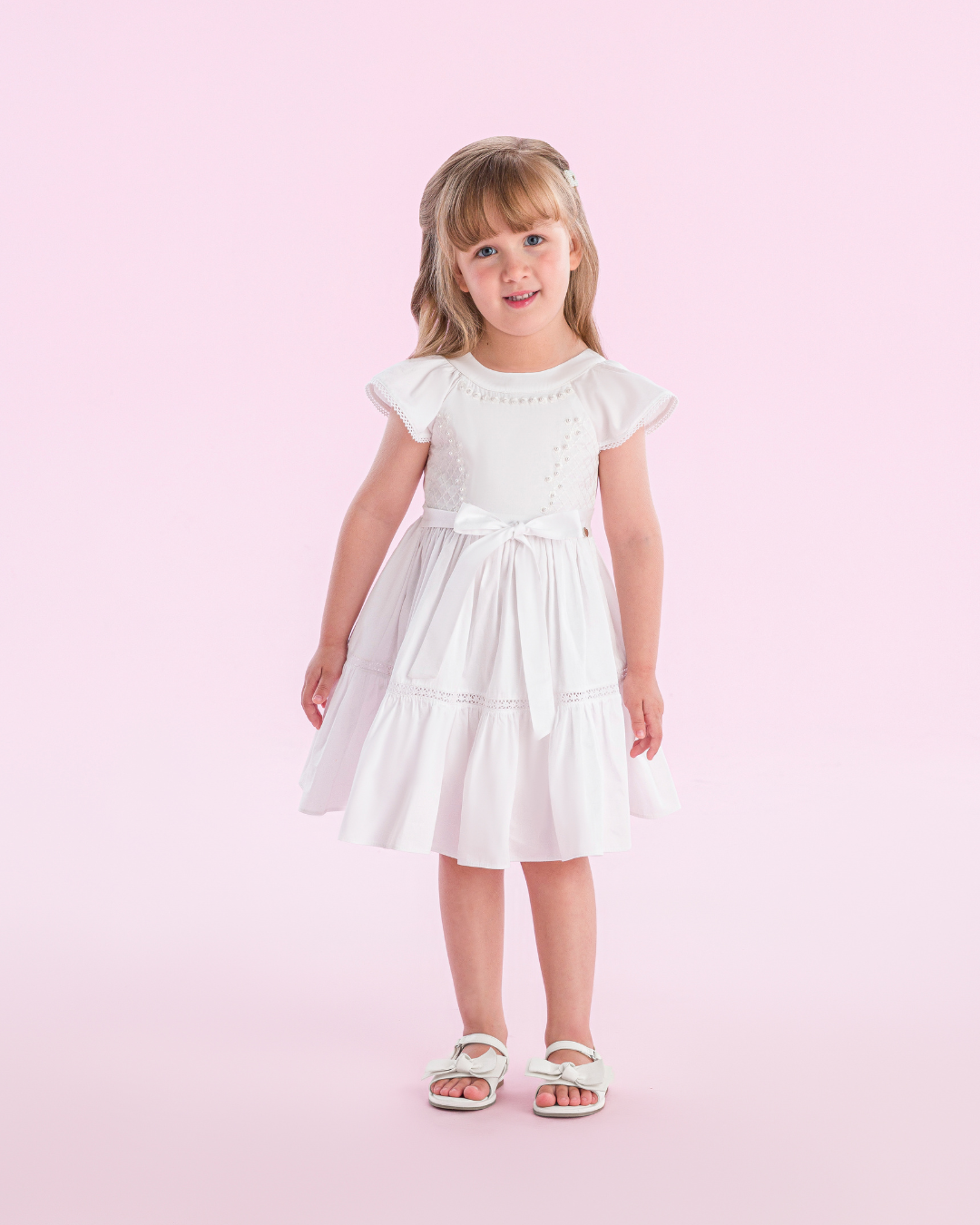 Vestido Infantil Algodão Branco Bordado Pérolas Laço Frontal - Petit Cherie