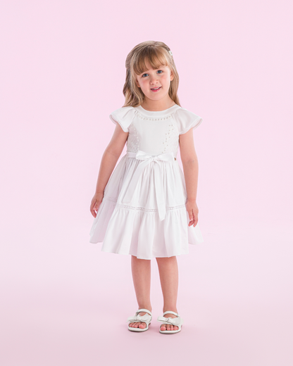 Vestido Infantil Algodão Branco Bordado Pérolas Laço Frontal - Petit Cherie