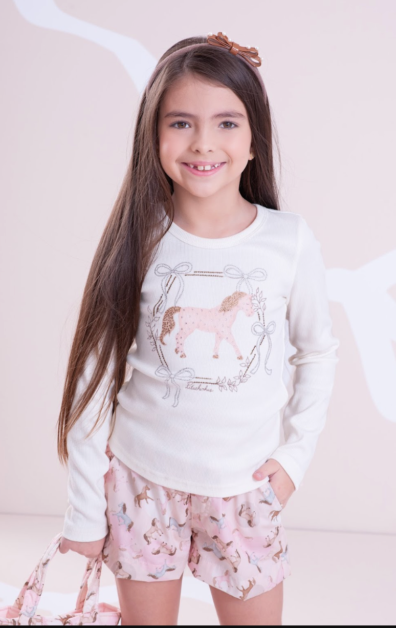 Conjunto Infantil Blusa Rib Moldura Cavalinho Cristal Off White e Shorts Cavalinhos Rosa - Pituchinhus
