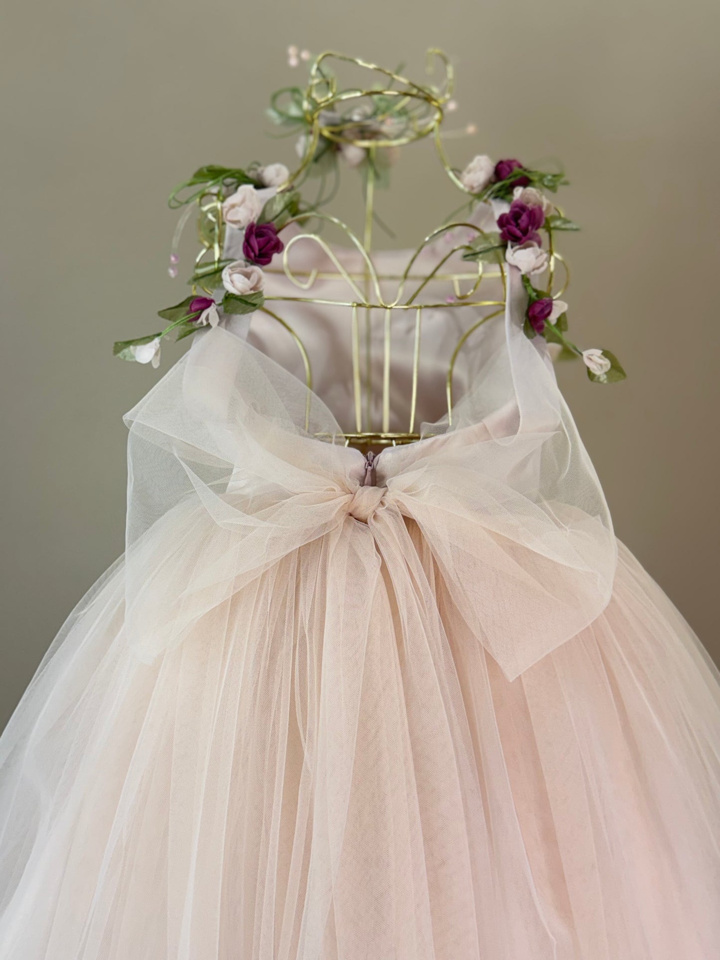 Vestido Infantil Festa Costas Trançadas e Flores Bordadas