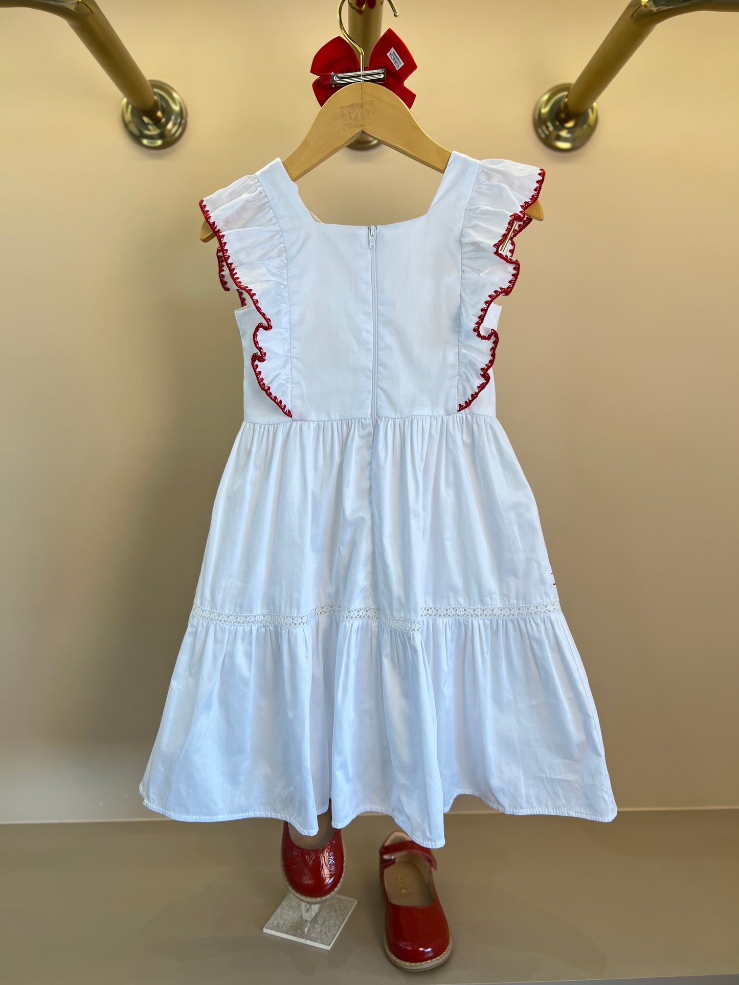 Vestido Infantil Branco Bordado Vermelho - Petit Cherie