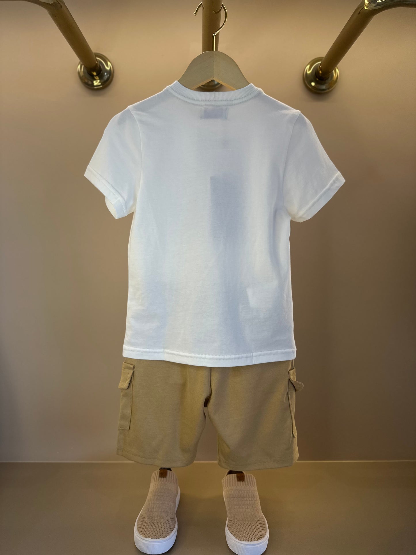 Conjunto Infantil Camiseta Algodão Teddy Remos Off e Bermuda Ponto Roma Bolsos Cargo Bege - Dame