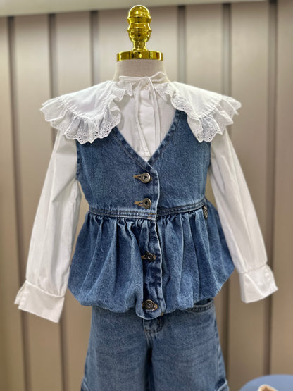 Conjunto Infantil Trio Colete Balonê Mini-Joia, Camisa Gola Babados Rendas e Calça Jeans Bolsos Laterais Mini-Joia - Animê