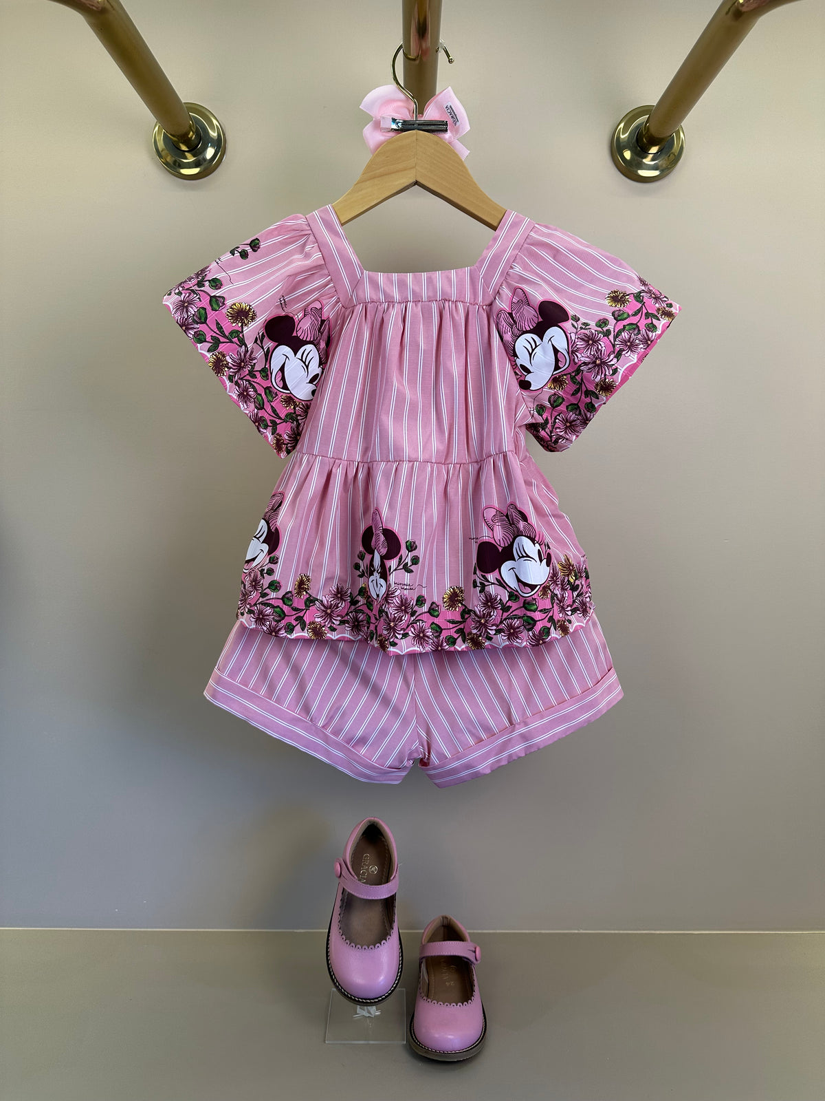 Conjunto Infantil Rosa Listrado Blusa Minnie Floral e Shorts - Animê
