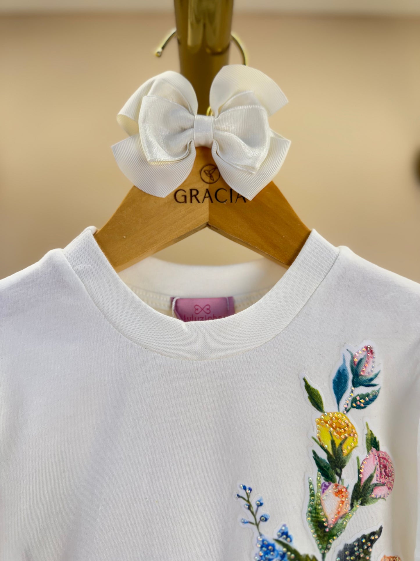 Conjunto Infantil Blusa Off White Flores Bordadas e Short Listrado Flores - Luluzinha