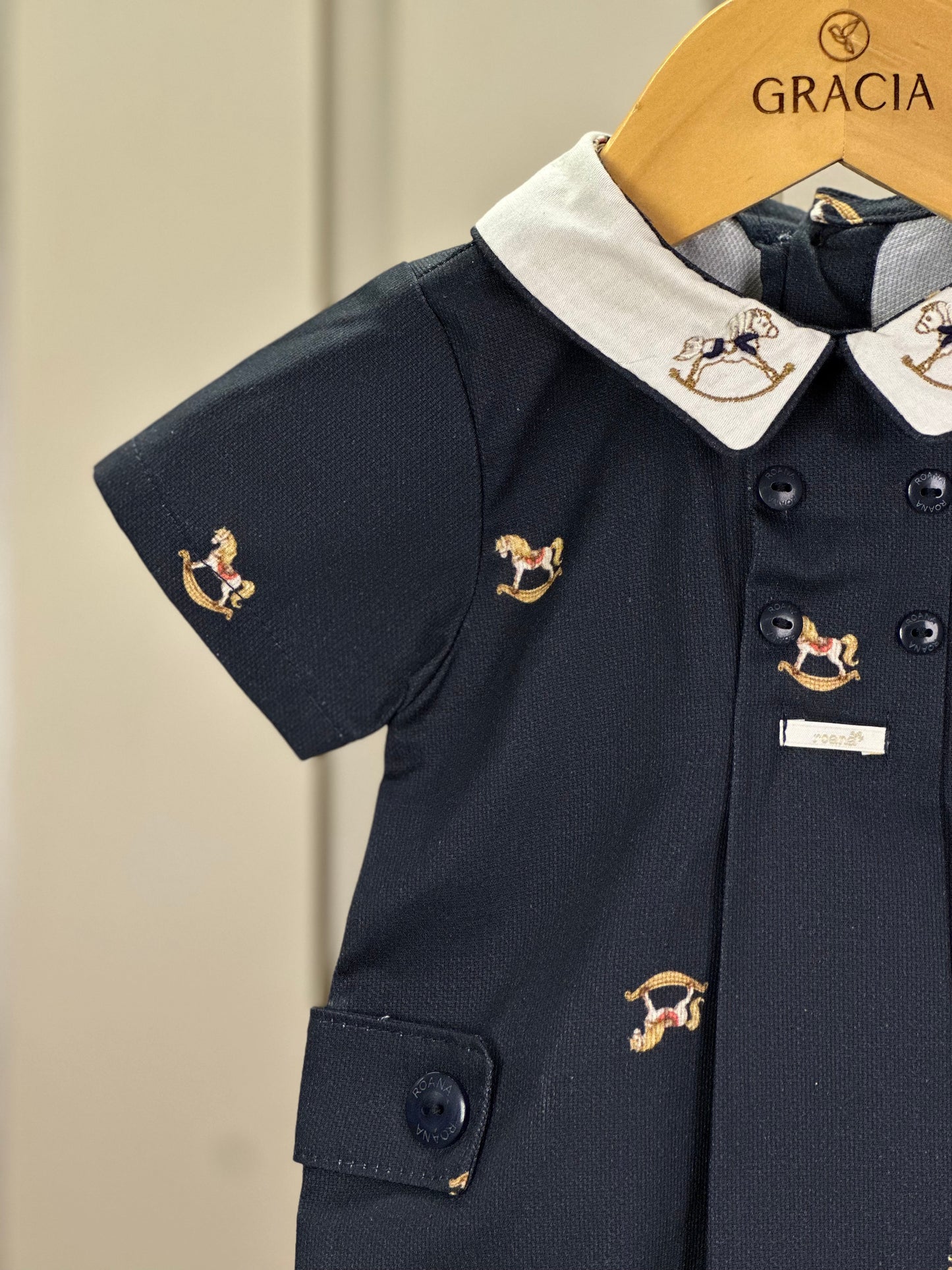 Pimpão Bebê Clássico Preto Gola Branca Bordada Cavalinho - Roana