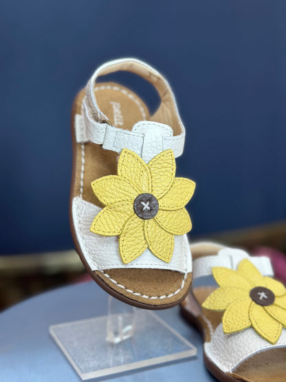 Sandália Infantil Carrossel Blanche Flor Margarida - Petit Cheval