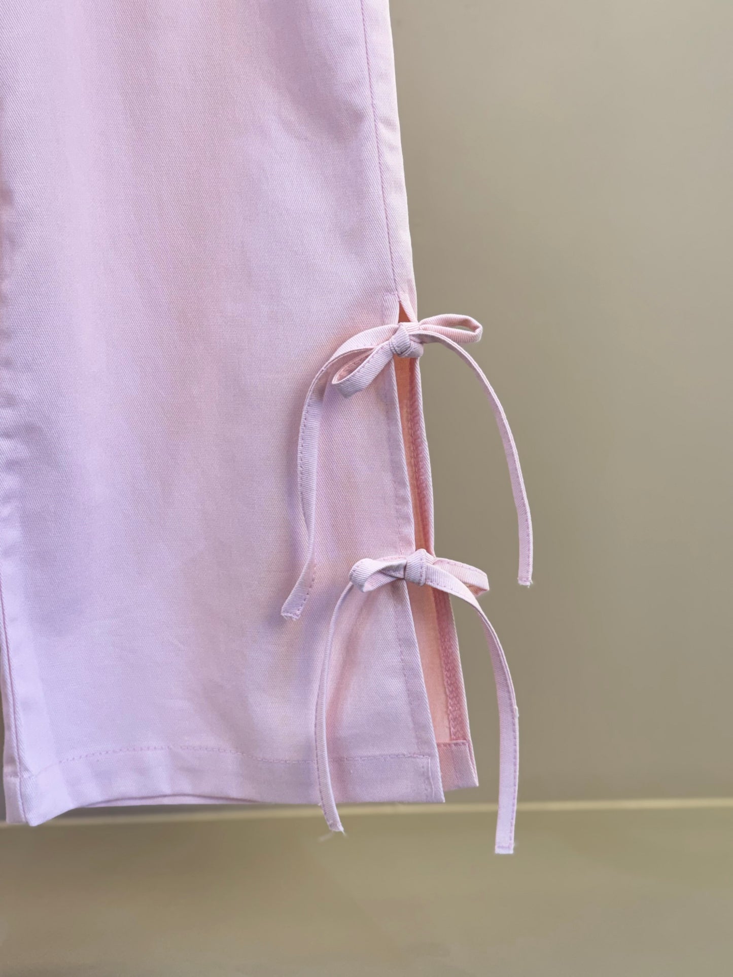 Calça Infantil Wide Sarja Rosa Lacinhos Laterais - Gabriela Aquarela