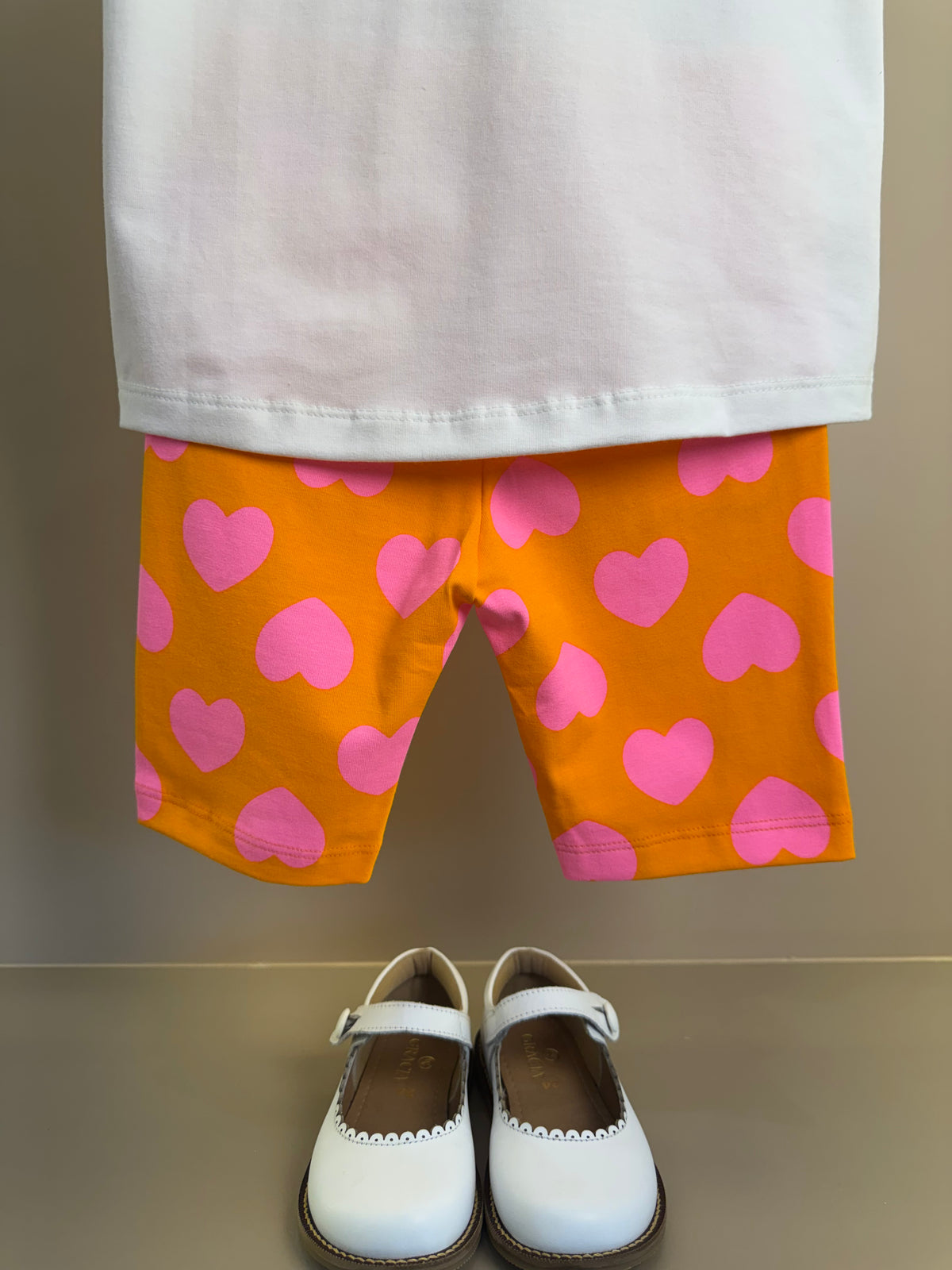 Conjunto Infantil Blusa Bolsa Transversal e Shorts Legging Corações - Momi